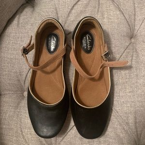 Clark’s size 8 flats